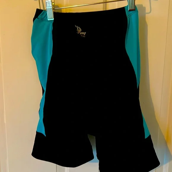 🚲 NWT Padded Black Turquoise Padded Shorts - Picture 1 of 3